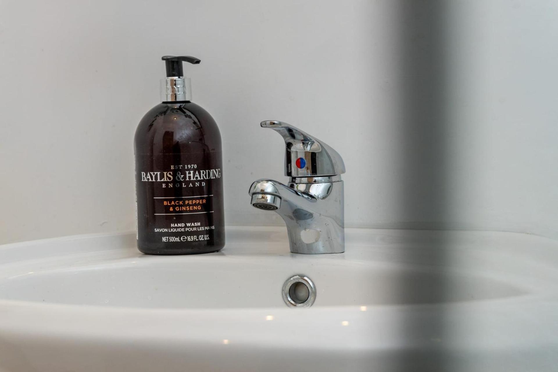 Contemporary 2 Bed Apartment -Belfast East Village エクステリア 写真