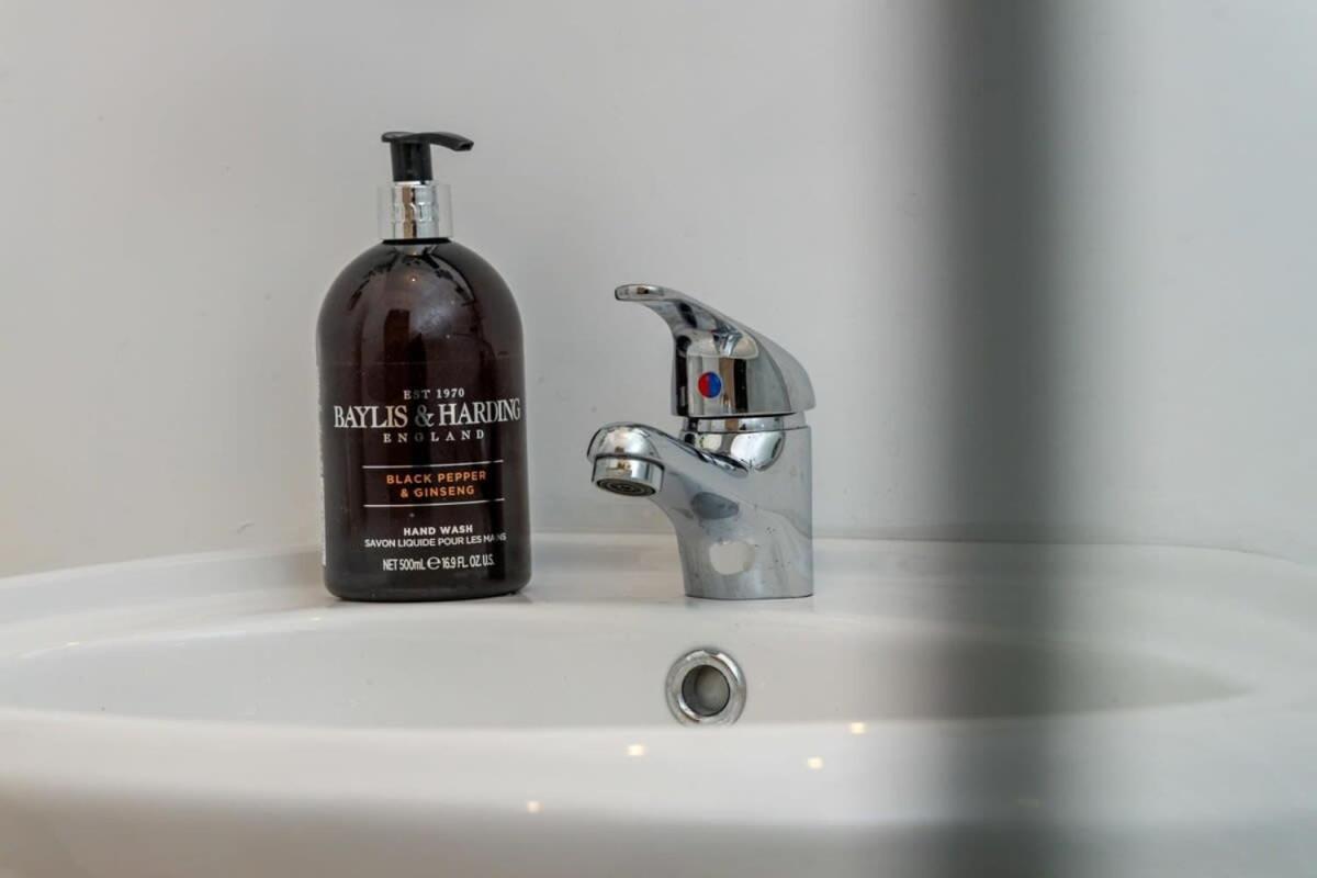 Contemporary 2 Bed Apartment -Belfast East Village エクステリア 写真