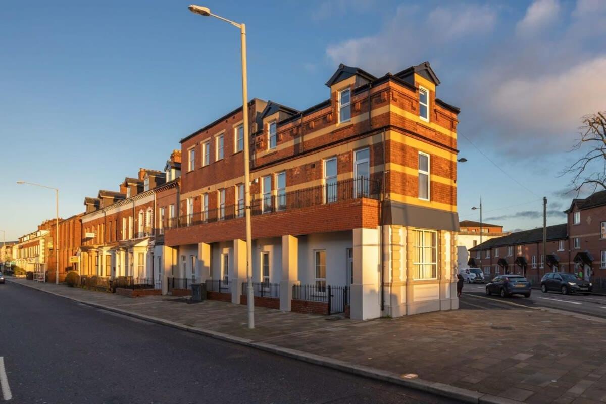Contemporary 2 Bed Apartment -Belfast East Village エクステリア 写真